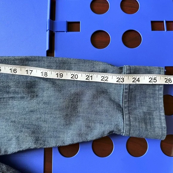 Banana Republic Chambray Denim Buttondown: Perfect Blend of Style & Comfort - Picture 7 of 9